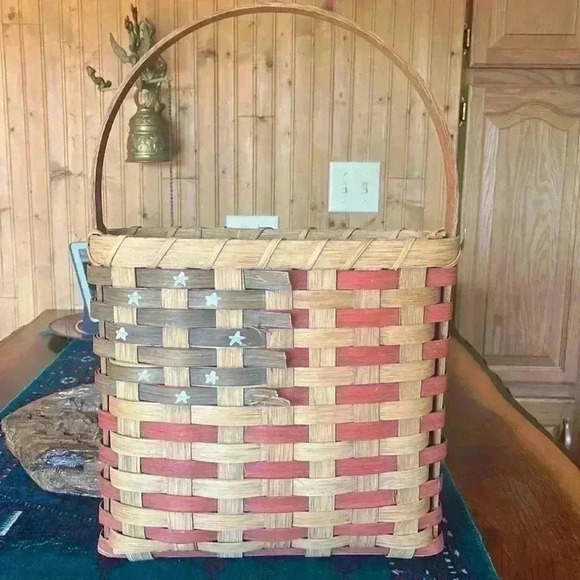 Patriotic basket. 12” x 12”. Hand done. - Picture 1 of 4